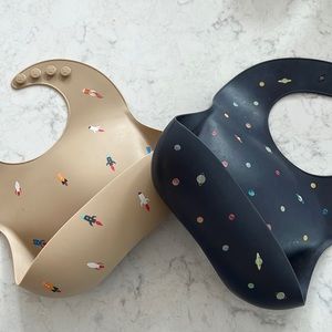 2 silicone Mushie bibs